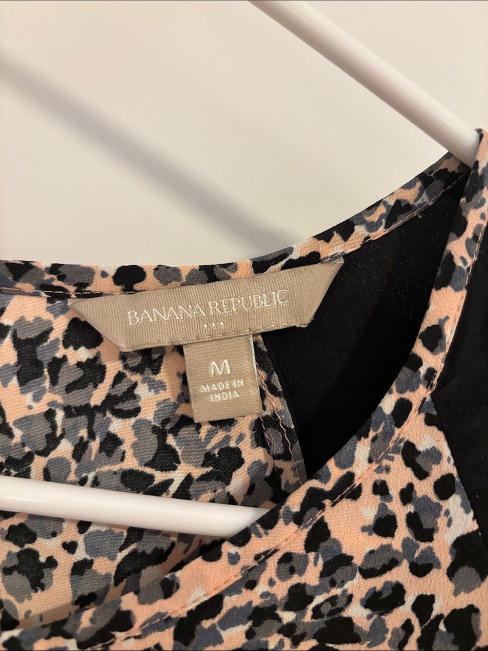 Banana Republic Pink and Black Leopard Raglan Sleeve Blouse, zipper back detail - Picture 2 of 3